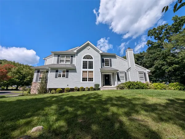 10 Willow CT, Tuxedo Park, NY 10987