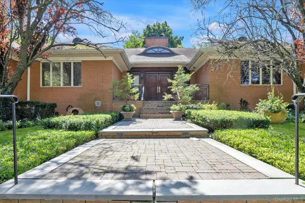 23728 Beverly RD, Douglaston, NY 11363