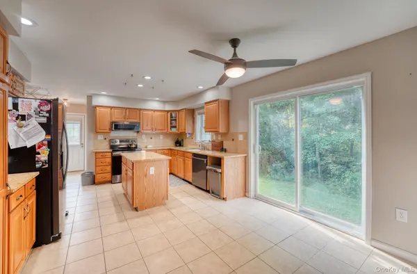 99 Milton TPKE, Milton, NY 12547