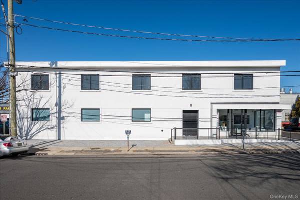 25 Willowdale AVE #2ND FLOOR, Port Washington, NY 11050