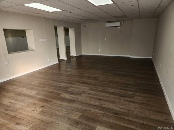 240 W Old Country Rd, Hicksville, NY 11801