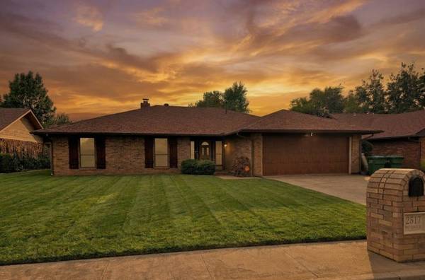 2517 W Olympic DR, Yukon, OK 73099