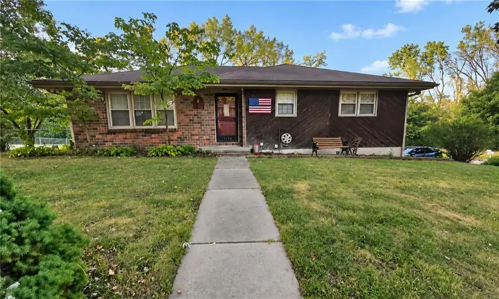 1950 Safari DR, St Joseph, MO 64506