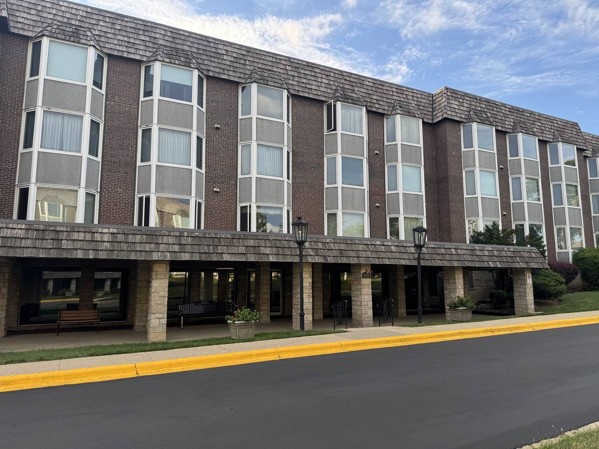 400 Ascot DR #1D, Park Ridge, IL 60068