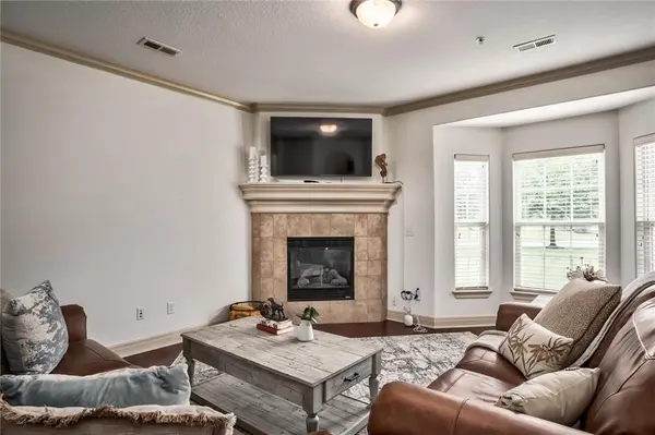 8948 Inkster ST, Lenexa, KS 66227