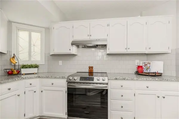 12325 Charlotte ST, Kansas City, MO 64146