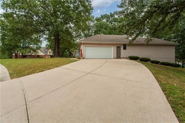4912 Whitney DR, Independence, MO 64055