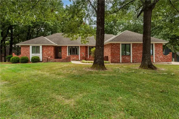 4912 Whitney DR, Independence, MO 64055