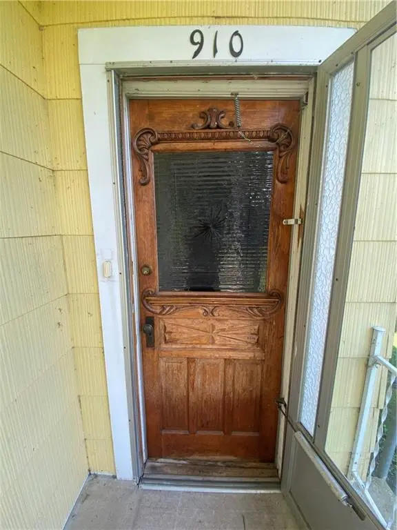 910 Columbia AVE, Leavenworth, KS 66048