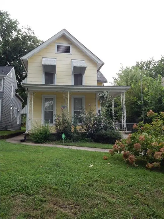 910 Columbia AVE, Leavenworth, KS 66048