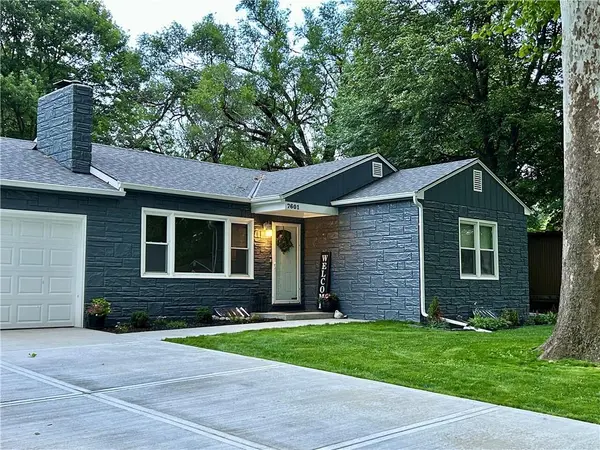 7601 Hemlock ST, Overland Park, KS 66204