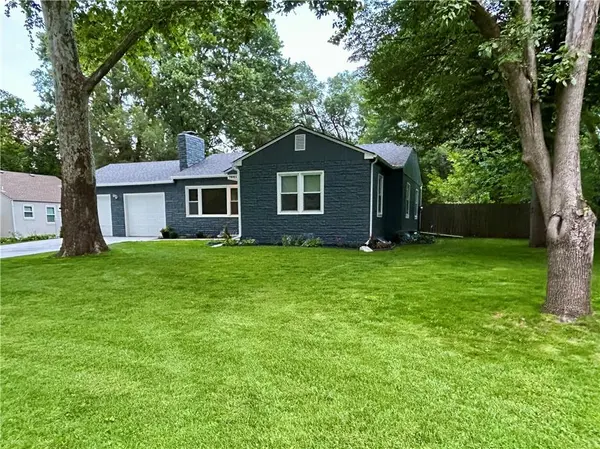 7601 Hemlock ST, Overland Park, KS 66204