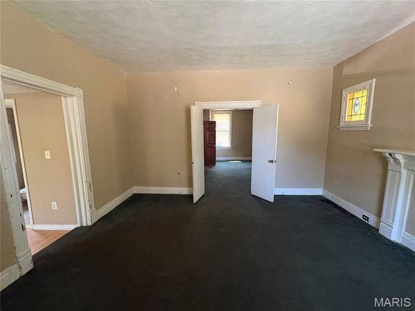 4166 Osceola ST, St Louis, MO 63116