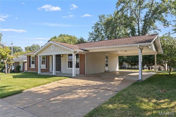 12728 Foxhound DR, Maryland Heights, MO 63043