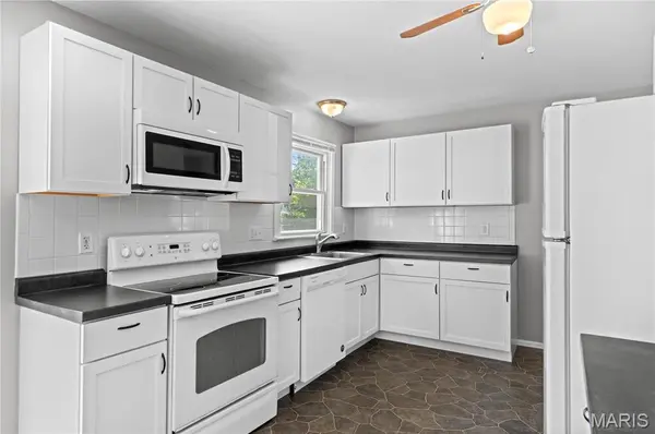 12728 Foxhound DR, Maryland Heights, MO 63043