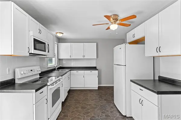12728 Foxhound DR, Maryland Heights, MO 63043