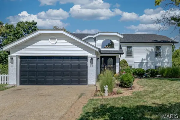 307 Twistedoak CT, Ballwin, MO 63021
