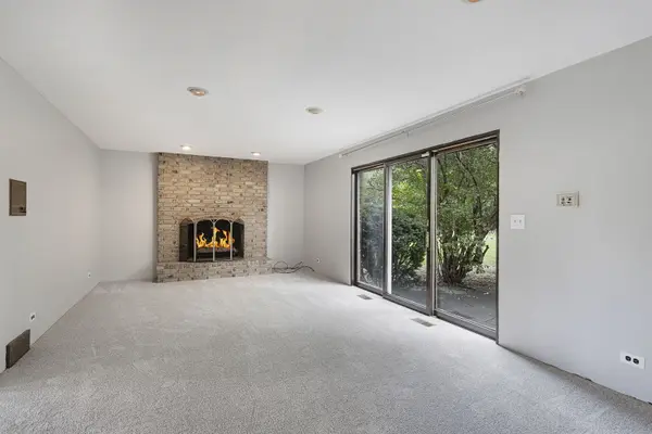 12 KINGSTON DR, Oak Brook, IL 60523