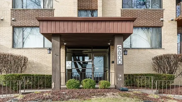 5800 W 105th ST #4C, Oak Lawn, IL 60453