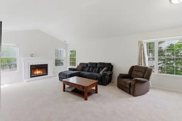 206 Glasgow LN #B206, Schaumburg, IL 60194