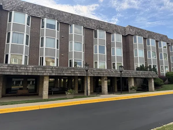 400 Ascot DR #1D, Park Ridge, IL 60068
