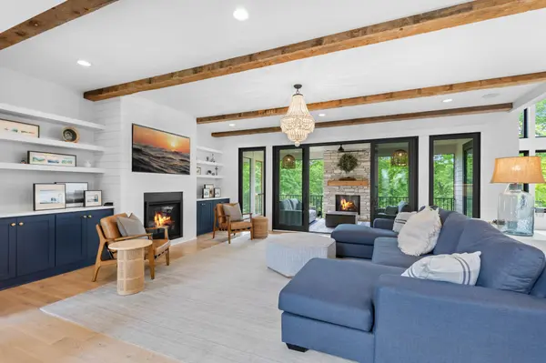 6480 Hawks Pointe LN, Excelsior, MN 55331