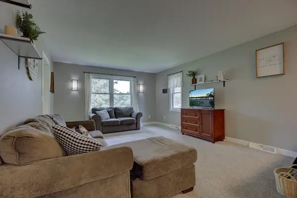 9390 Edgebrook DR, Northfield, MN 55057