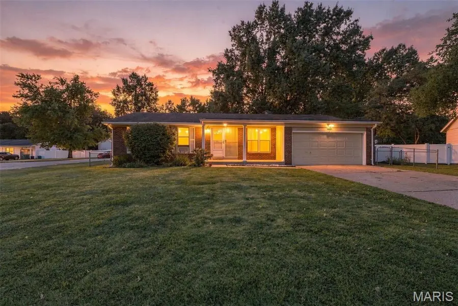 1427 Twin Trails DR, Fenton, MO 63026