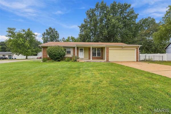 1427 Twin Trails DR, Fenton, MO 63026