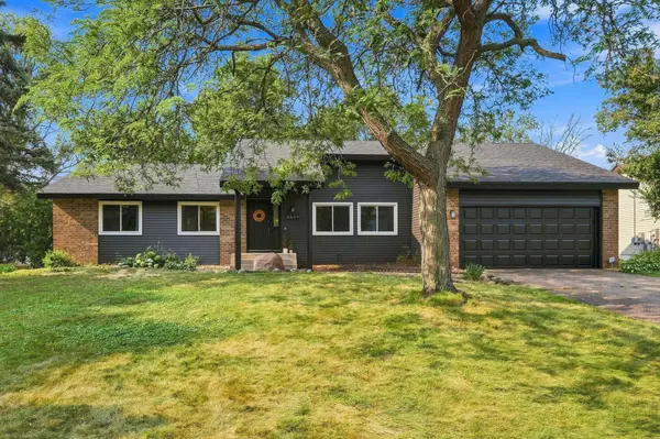 6649 Buckingham RD, Woodbury, MN 55125