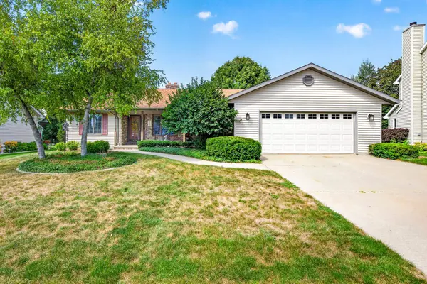 1155 W CECIL ST, Neenah, WI 54956-3608
