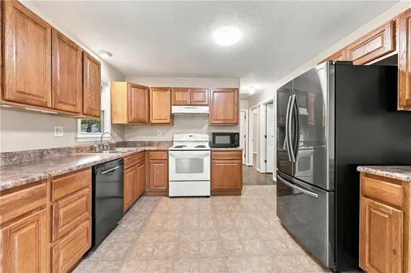 313 SW 18th St TER, Blue Springs, MO 64015