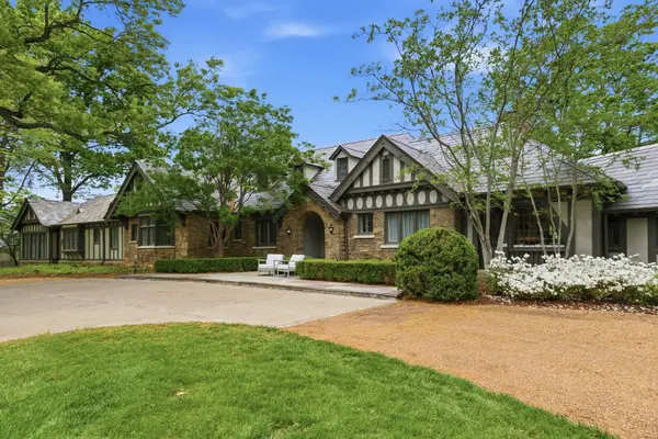 3800 Woodlawn Dr, Nashville, TN 37215