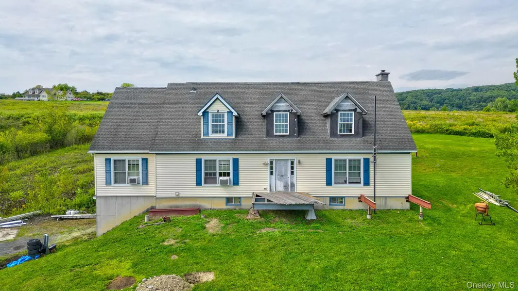 70 Mulberry LN, Milton, NY 12547