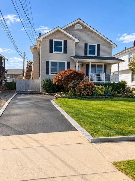 46 Meadow LN #2, Amityville, NY 11701