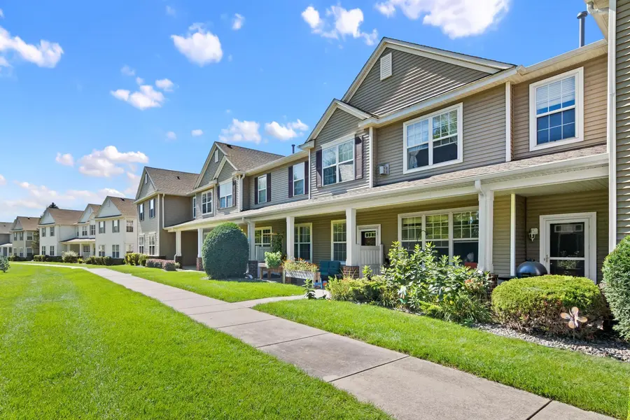 4828 Bisset LN #8505, Inver Grove Heights, MN 55076