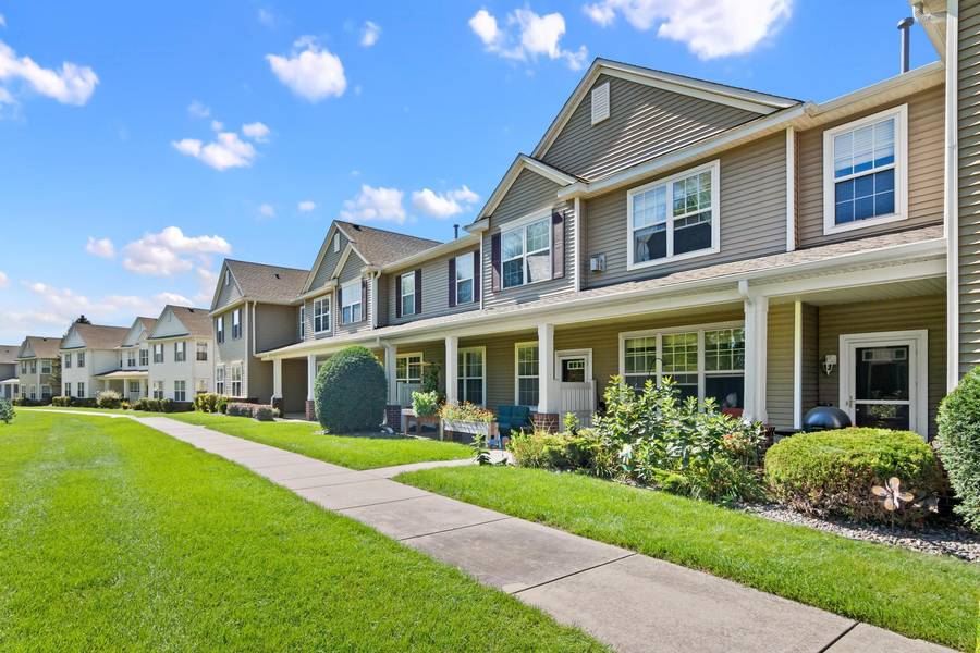 4828 Bisset LN #8505, Inver Grove Heights, MN 55076