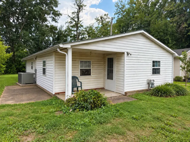 406 W McGlothlin St, Portland, TN 37148