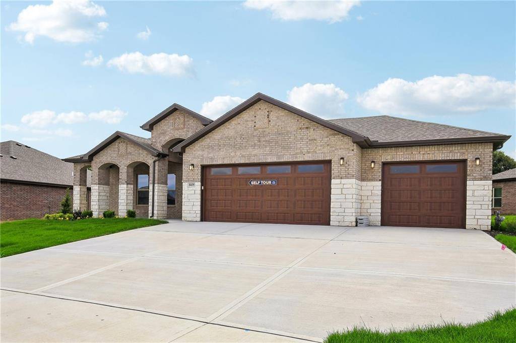 8435 Pickering ST, Lenexa, KS 66227