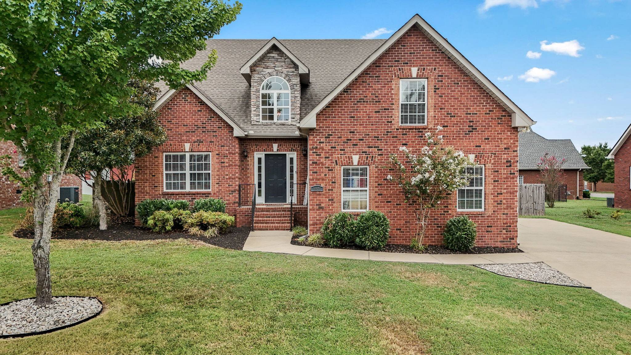 1921 Walking Dr, Murfreesboro, TN 37130
