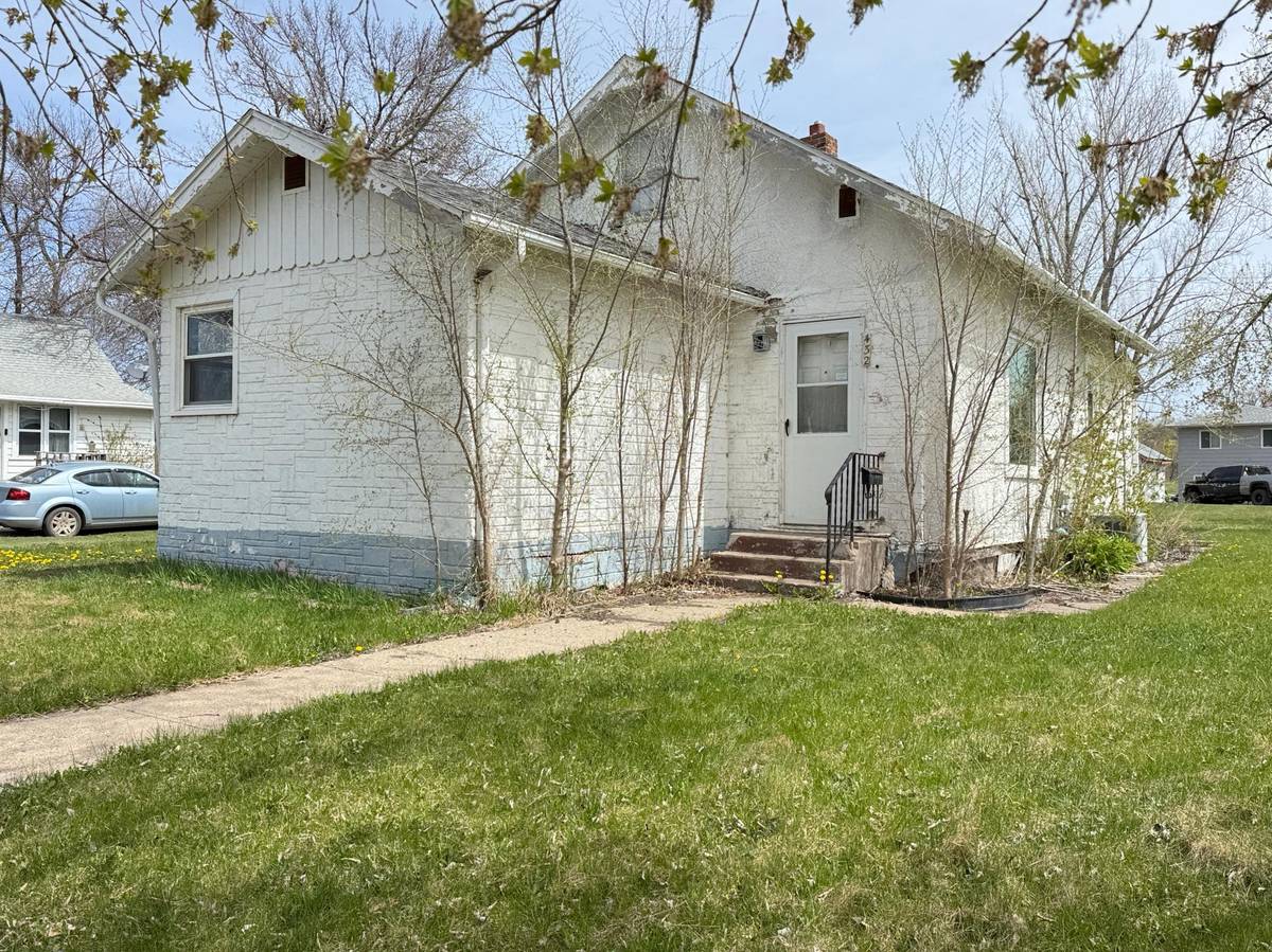 432 7th AVE NE, Valley City, ND 58072