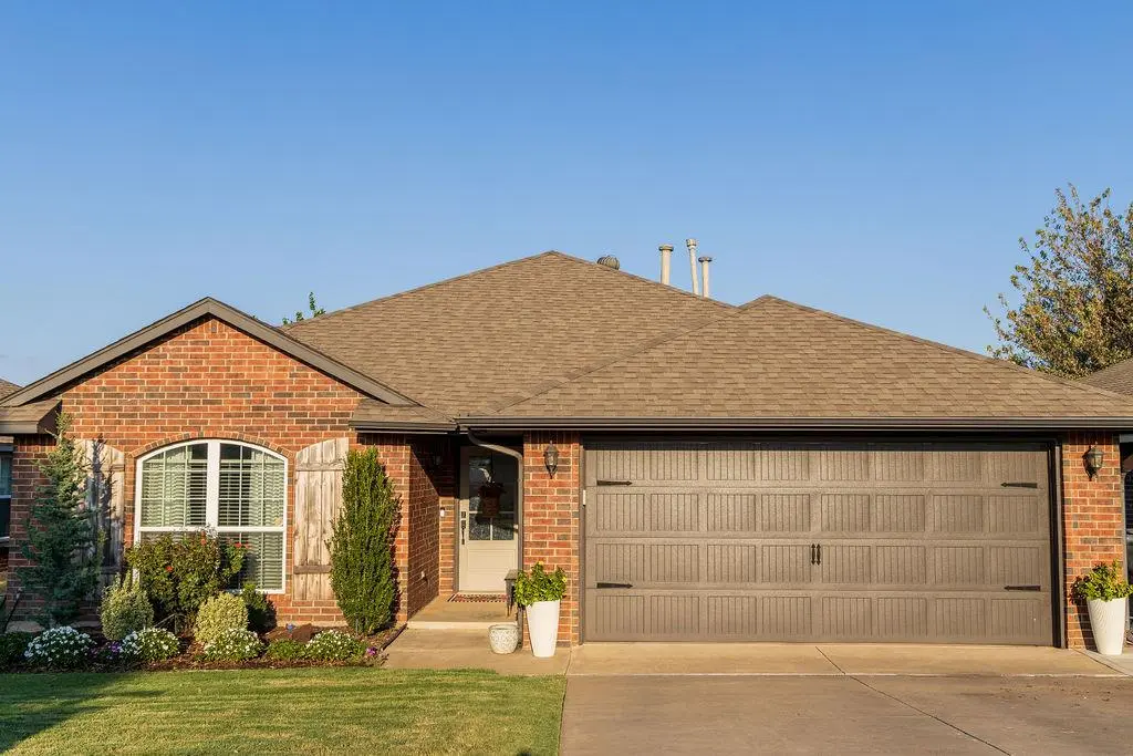 4412 Applegate DR, Moore, OK 73160