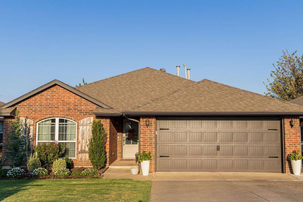 4412 Applegate DR, Moore, OK 73160