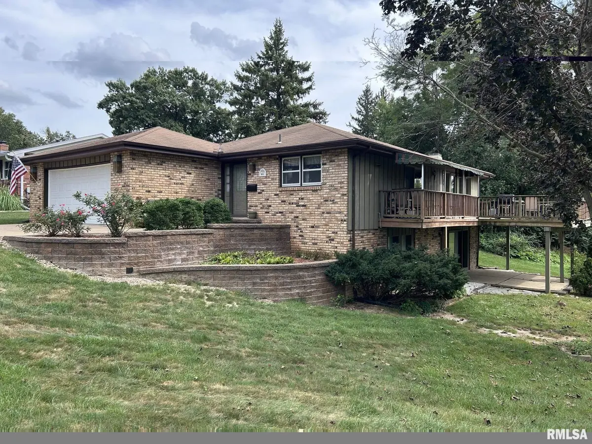 1612 SUMMIT DR, Pekin, IL 61554