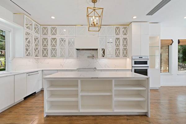 17 Hedgebrook WAY, The Hills, TX 78738