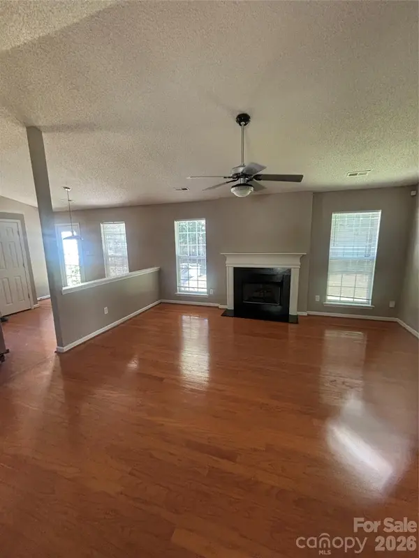 7216 Preakness Stakes LN, Charlotte, NC 28215