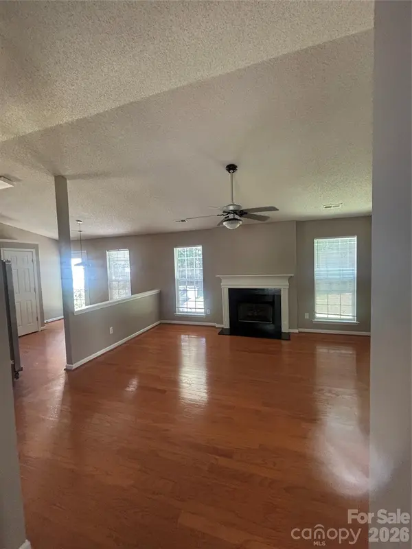 7216 Preakness Stakes LN, Charlotte, NC 28215