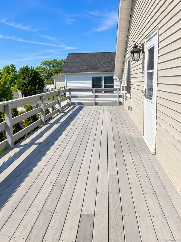 46 Meadow LN #2, Amityville, NY 11701