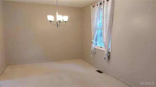 15455 Country Mill CT, Chesterfield, MO 63017