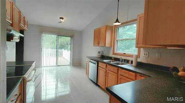15455 Country Mill CT, Chesterfield, MO 63017